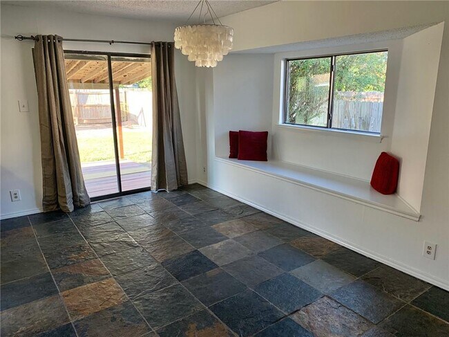 Building Photo - 2907 Donnell Dr