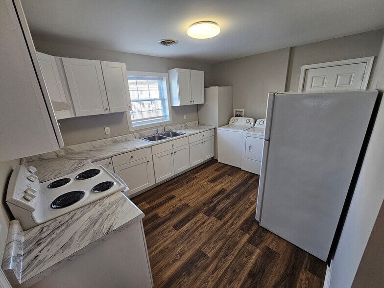 Building Photo - 103 Indiana Ln