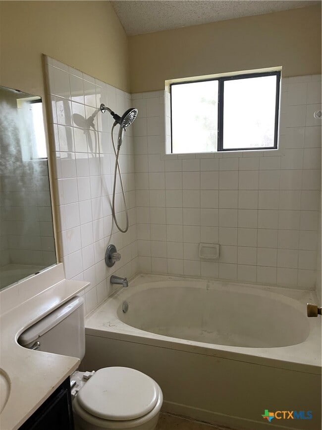 Building Photo - 2404 Bluebonnet Dr