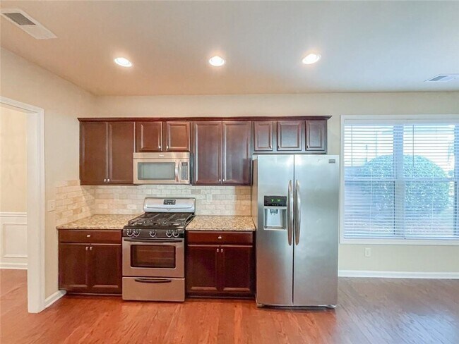 Building Photo - 328 Privet Cir