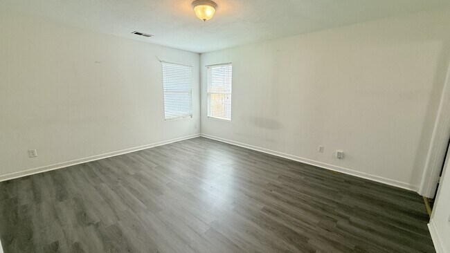 Building Photo - 15251 Tyler Mill Dr