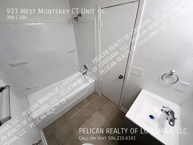 Building Photo - 933 Monterey Ct S