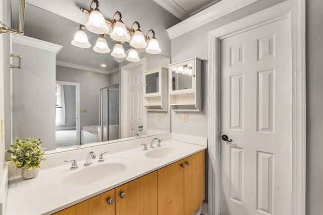 Building Photo - 331 Carpenter Dr NE