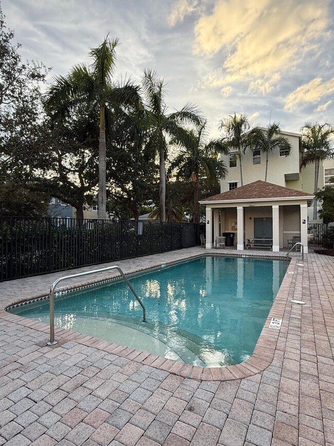 Building Photo - 603 N St