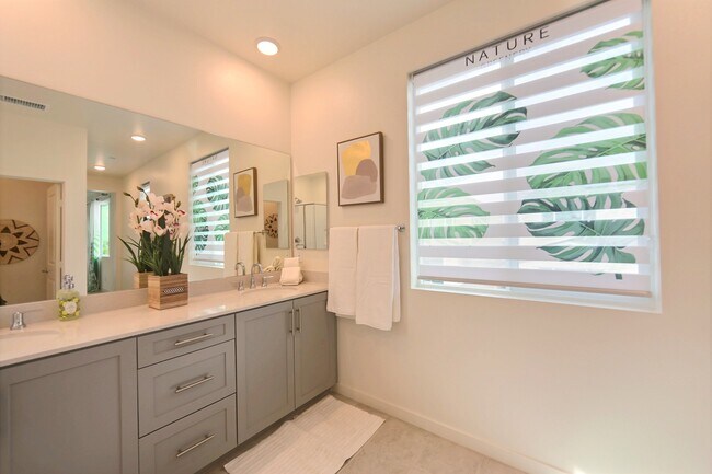 Building Photo - 2585 E Embry Ln