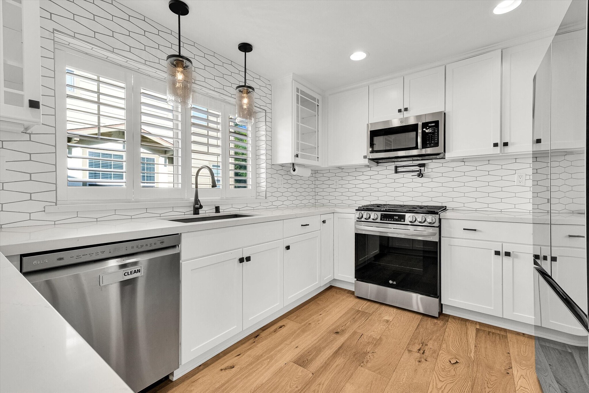 Remodeled kitchen - 759 Border Ave