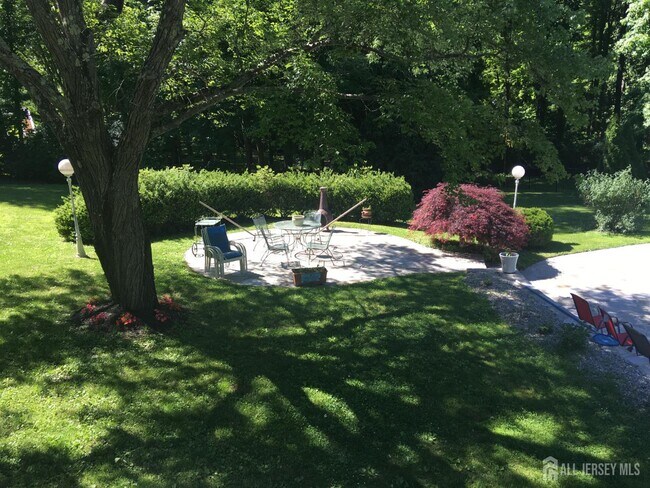 Building Photo - 124 Taylors Mills Rd