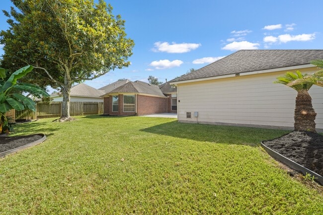 Building Photo - 2415 Wyckchester Dr