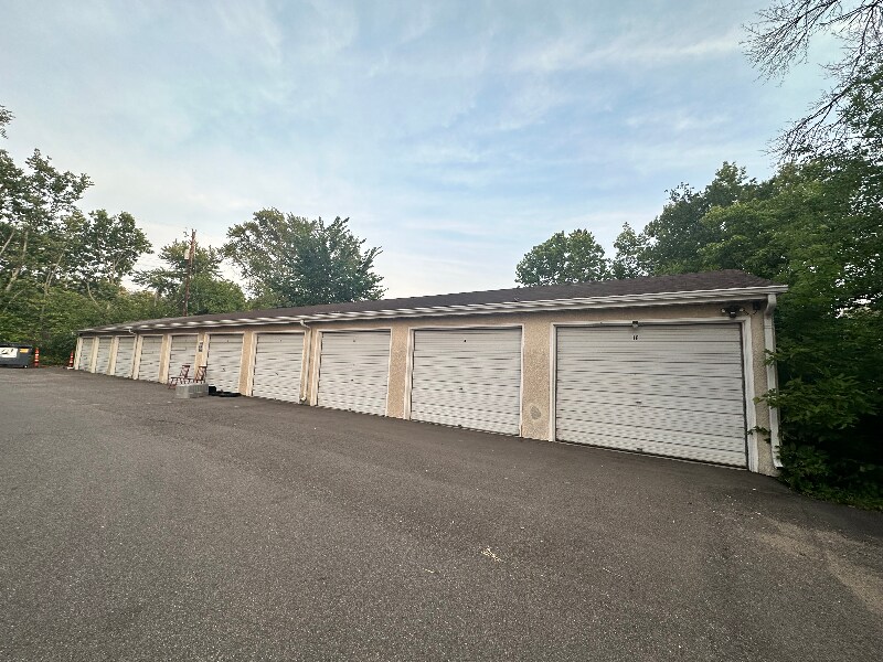 Building Photo - 1321 Division St