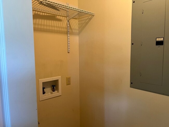 Building Photo - AVAILABLE January 2026! Secluded 2 bedroom...