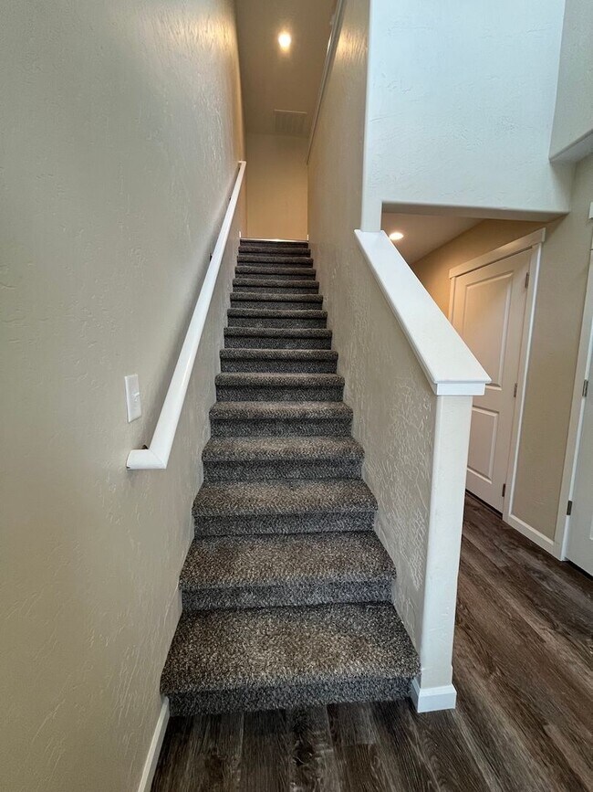 Building Photo - 3-Bed Home with Garage & Fenced Yard in Pr...