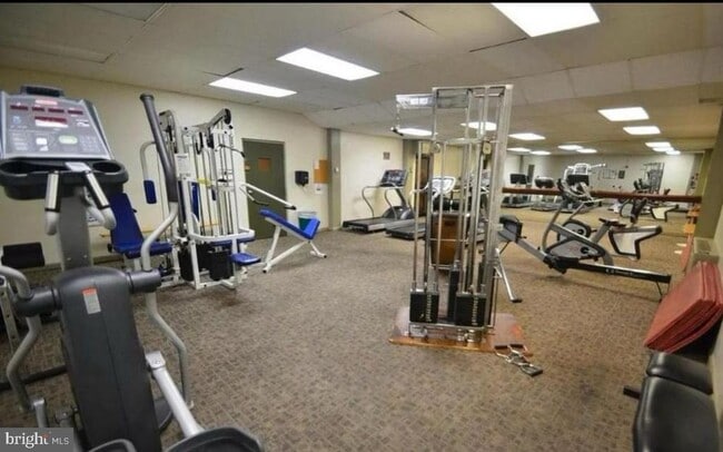 Building Photo - 6001 Arlington Blvd