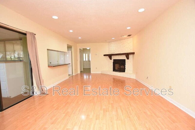 Building Photo - 1715 High Point Dr