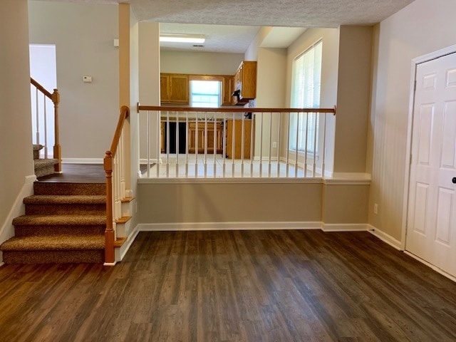 Building Photo - **REDUCED FOR QUICK MOVE IN**AVAILABLE for MOVE IN MID JULY! Two Story 3 Bed/2.5 Bath in Swim/Ten...