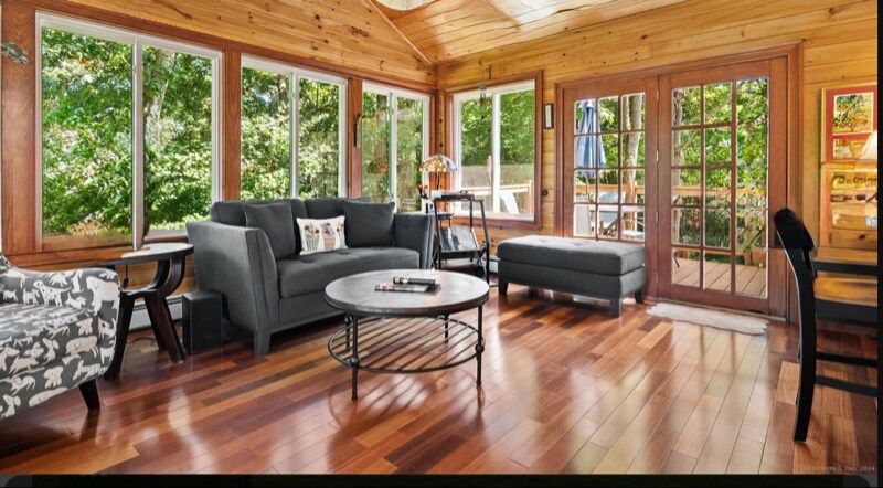 Building Photo - 16 Springbrook Ln