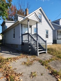 Building Photo - Charming 3-Bedroom Property in Prime Location