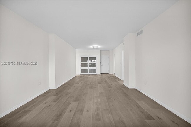 Building Photo - 300 Bayview Dr