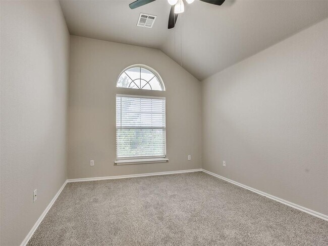 Building Photo - 1605 SW 33RD St