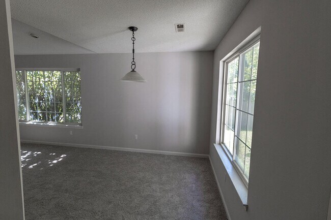 Building Photo - 1404 Jean Rae Dr