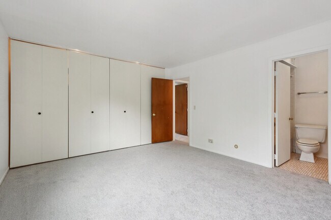 Building Photo - 2650 Brookwood Way Dr