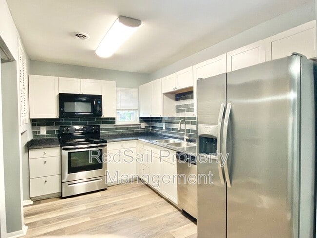 Building Photo - 1449 Longdale Dr