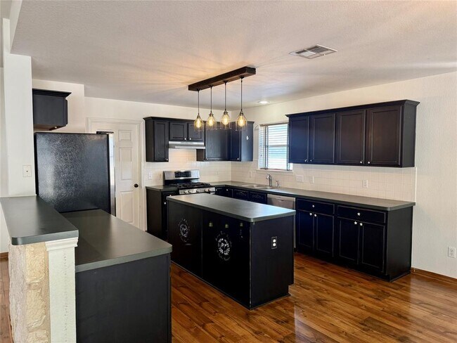 Building Photo - 808 Sunflower Dr