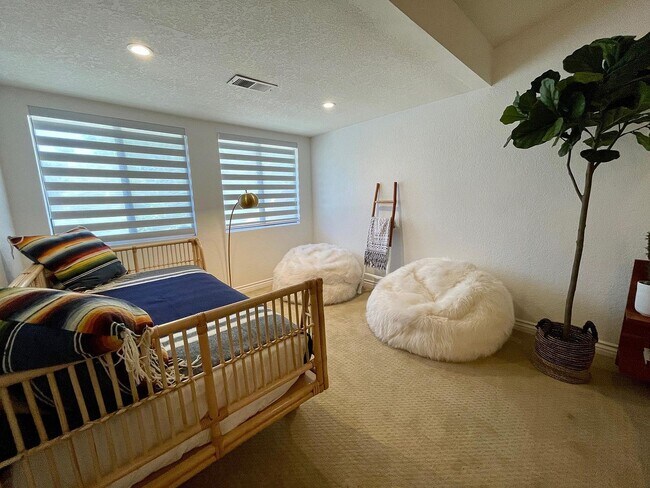 Building Photo - 41539 Woodhaven Dr W