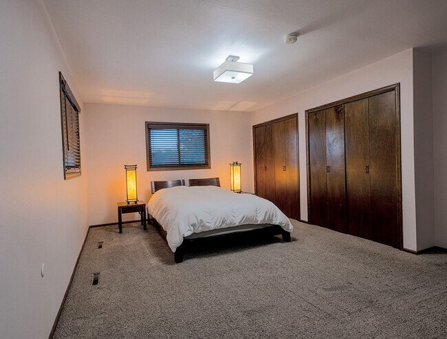 Building Photo - $1000 OFF Move In Special! Spacious 4-Bedr...