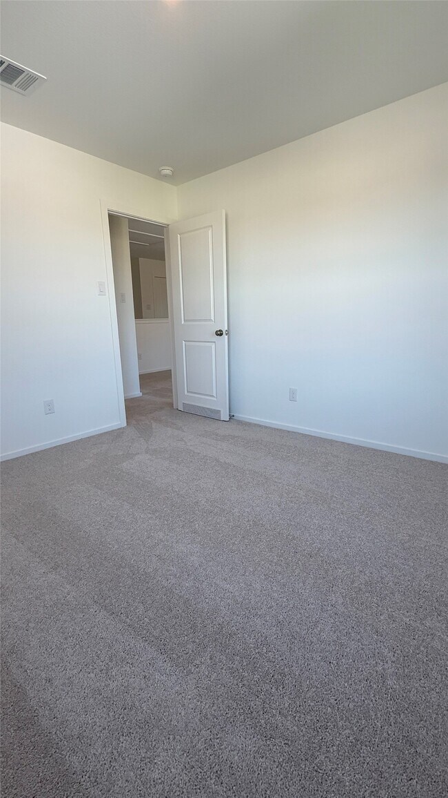Building Photo - 331 Parkin Ct