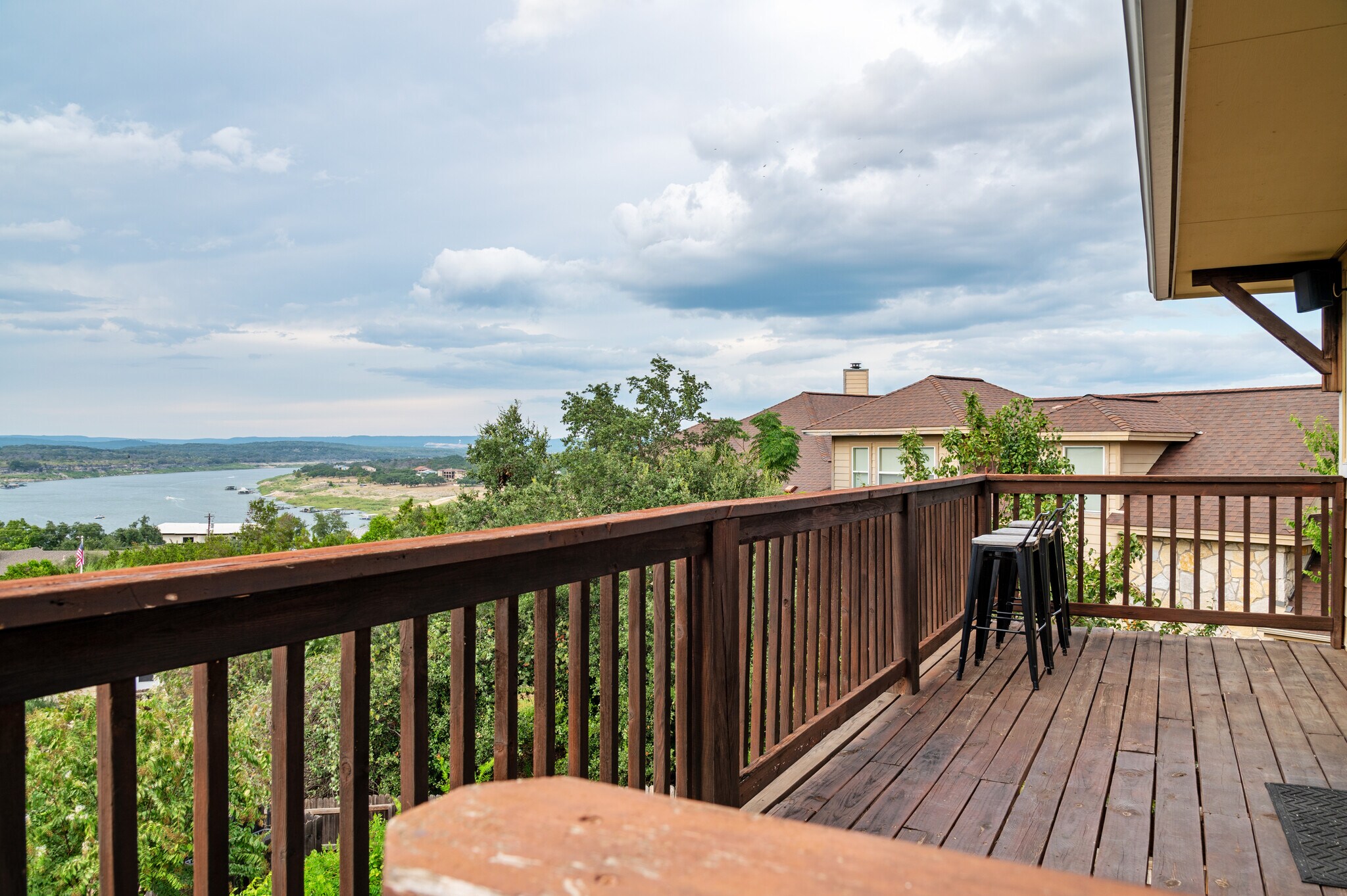2nd story patio (additional room above garage) - 500 Sinclair Dr