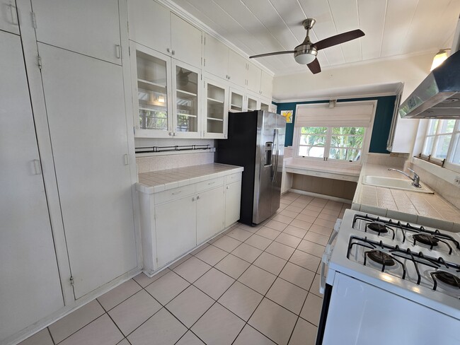 Building Photo - 4526 Aukai Ave