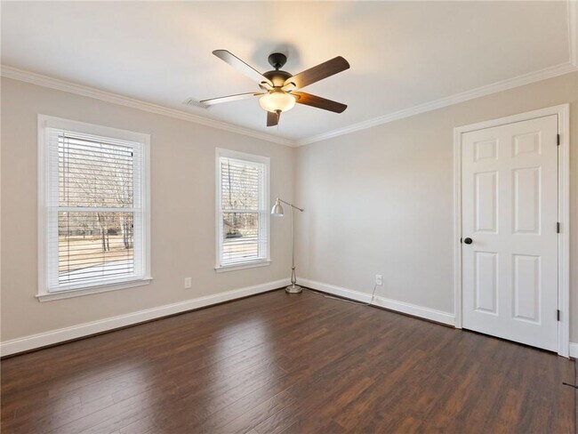 Building Photo - 3965 Hamilton View Way NE