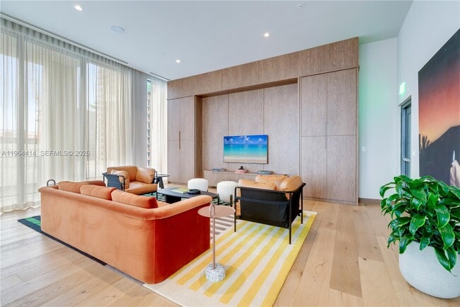 Building Photo - 11 NE 6th St