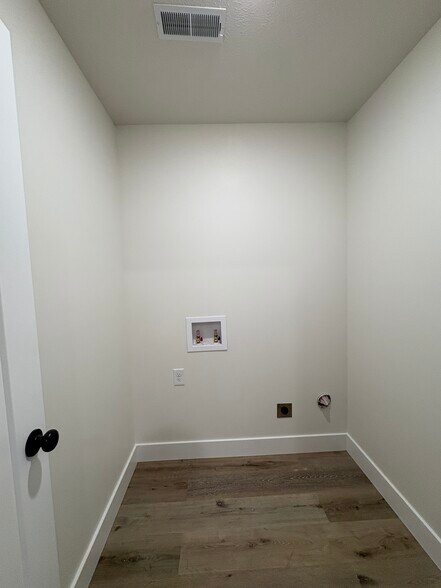 Building Photo - 209 Madison St