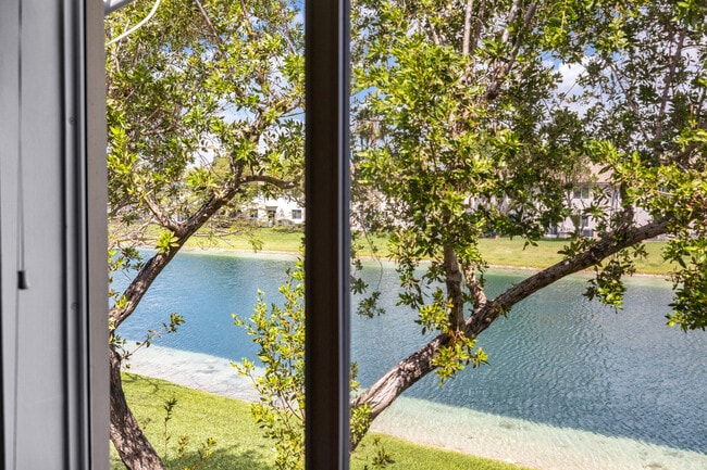 Building Photo - 1261 SE 28th Ct