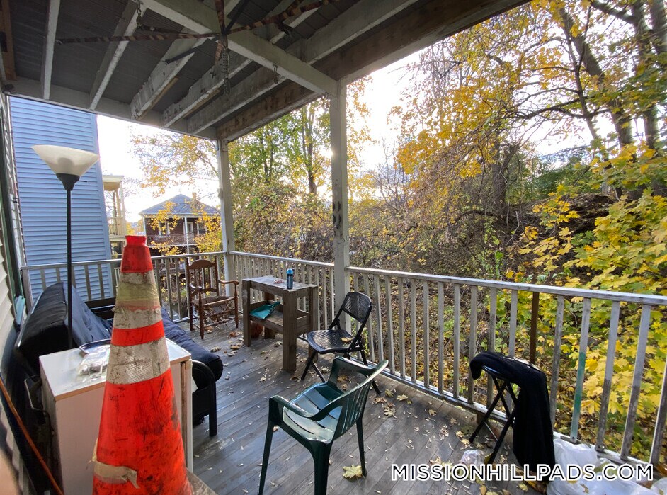 Building Photo - 12 Bucknam St