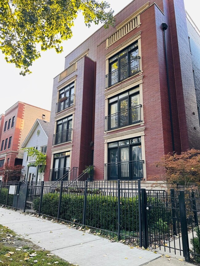 Building Photo - 949 W Montana St