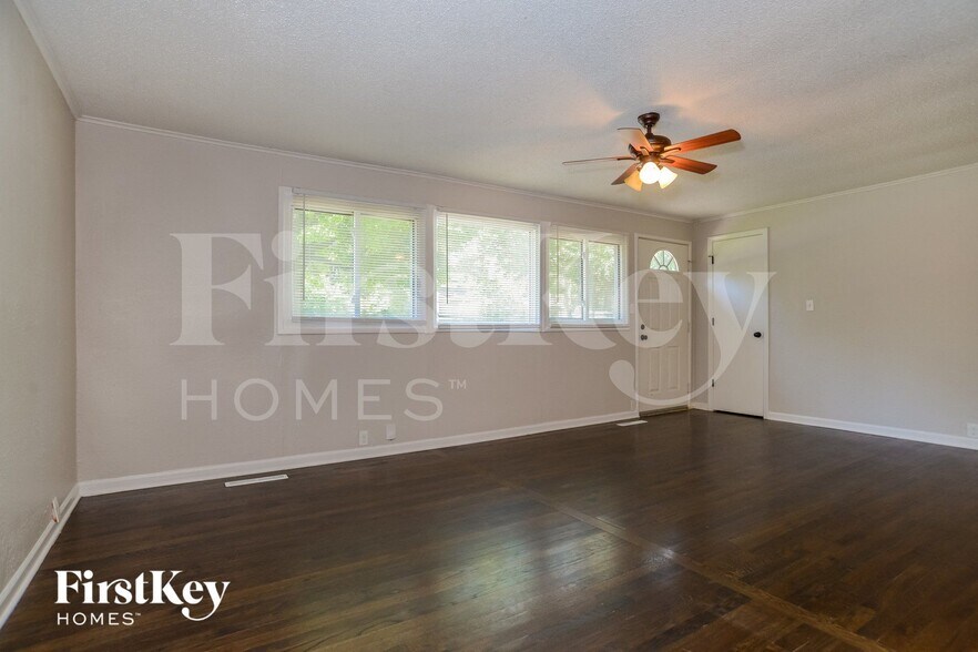 Building Photo - 900 NE 62nd St