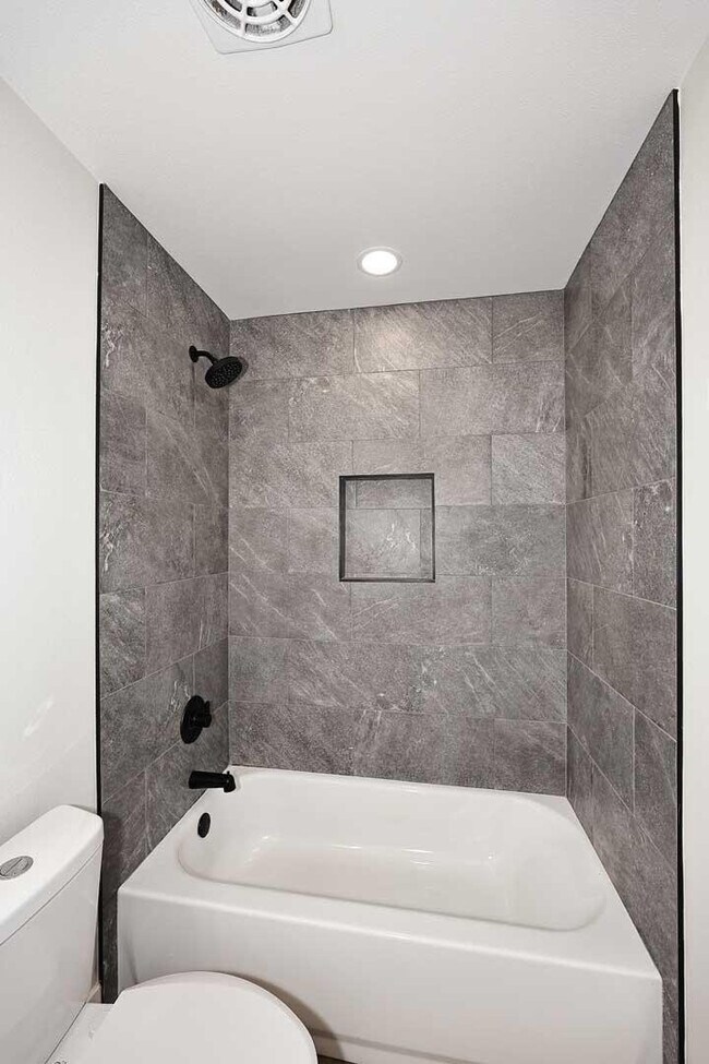 Building Photo - 10537 W La Jolla Dr