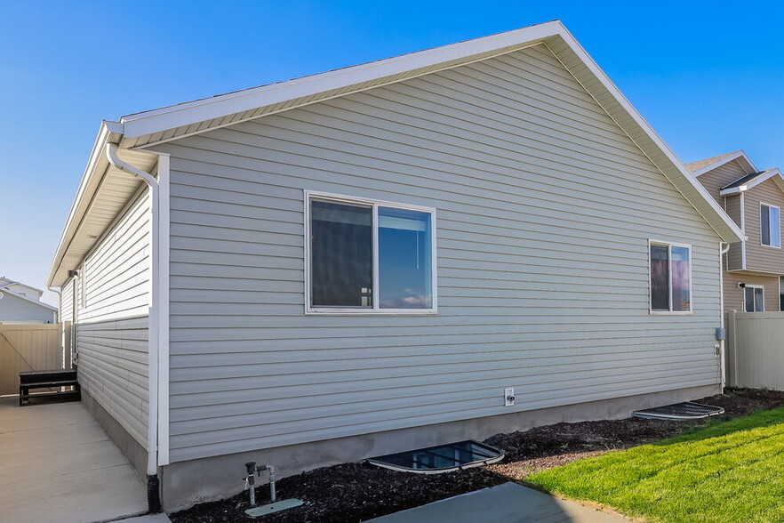 Building Photo - 1681 E Tumwater Ln