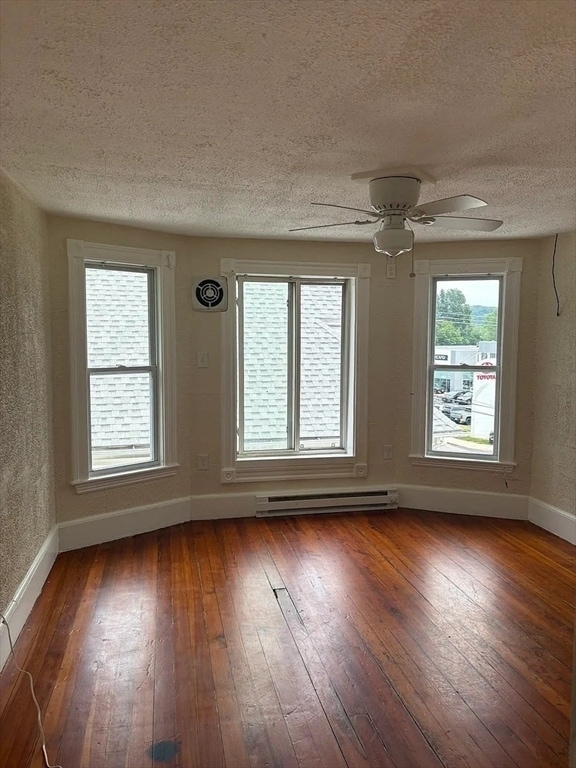 Building Photo - 633 River St