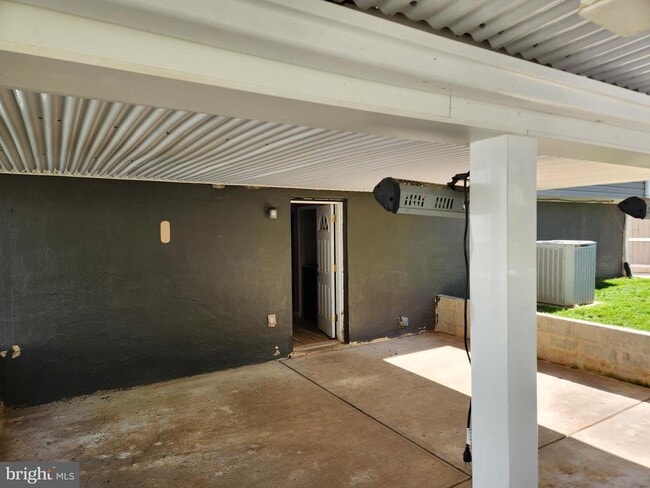 Building Photo - 14318 Lindendale Rd