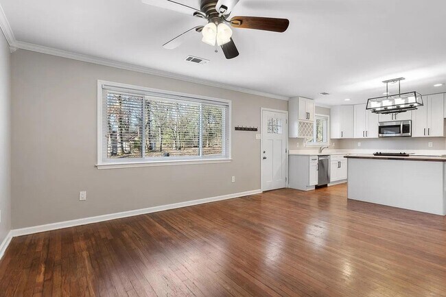 Building Photo - 627 Miles Rd