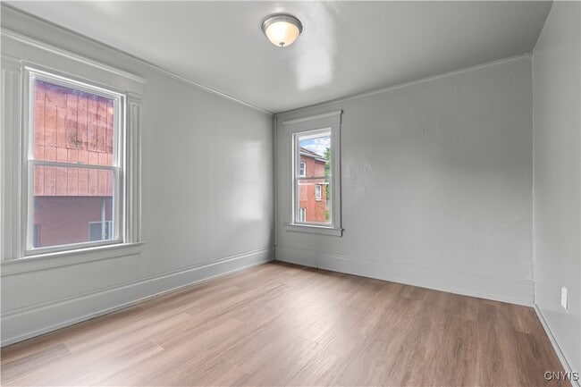 Building Photo - 211 Ash St
