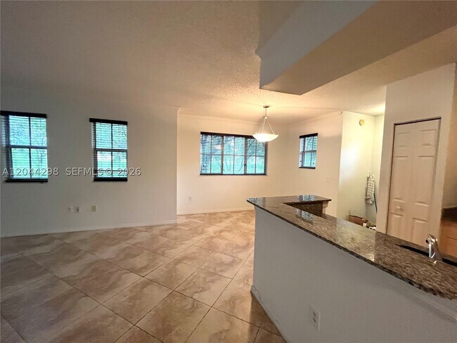 Building Photo - 2490 Centergate Dr
