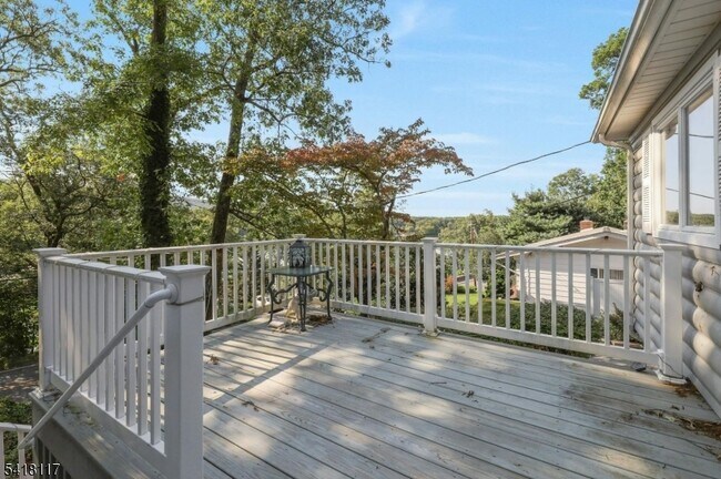 Building Photo - 336 Lakeview Ave