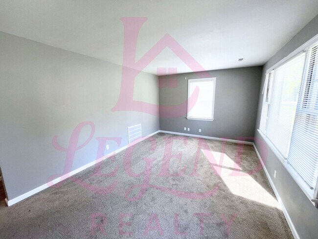 Building Photo - Move-In Ready 2-Bedroom Gem in Florissant