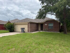 Building Photo - 1100 Alexandria Dr