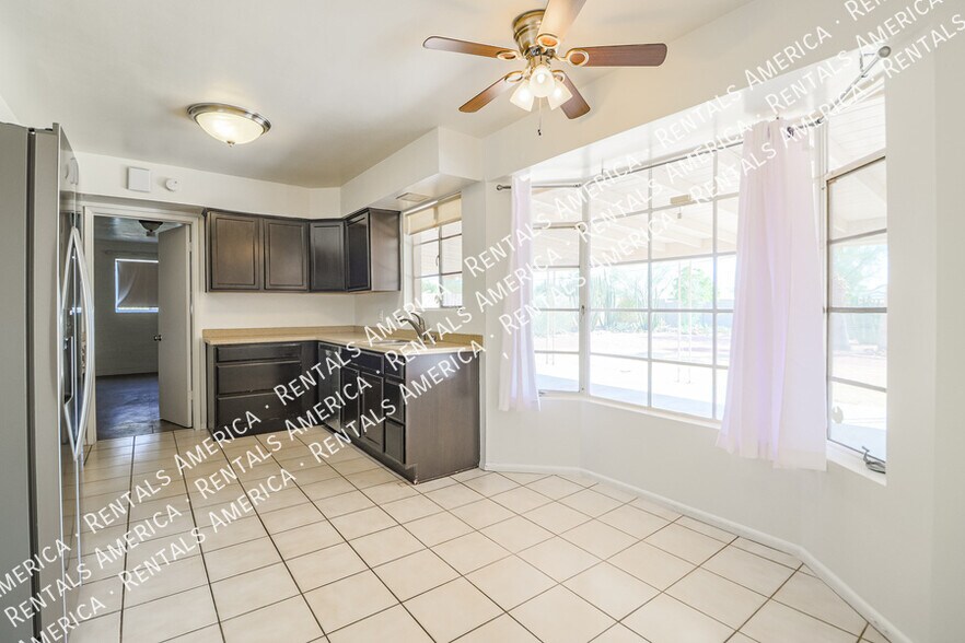 Building Photo - 4201 E Stanford Dr