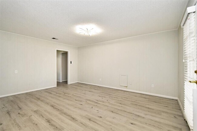 Building Photo - 1504 Holly Cir
